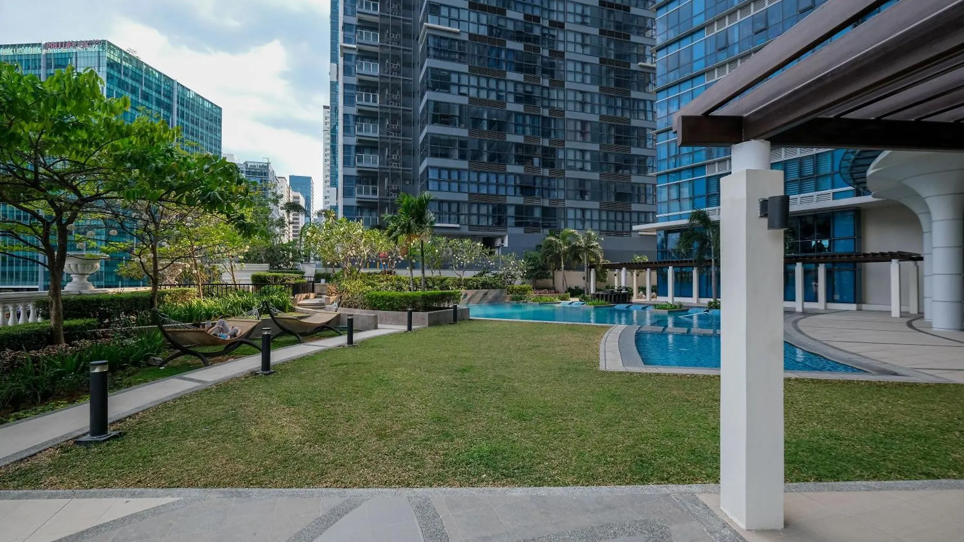 Aparthotel Bgc One Uptown 2Bedroom With Balcony And 1 Free Parking Manila