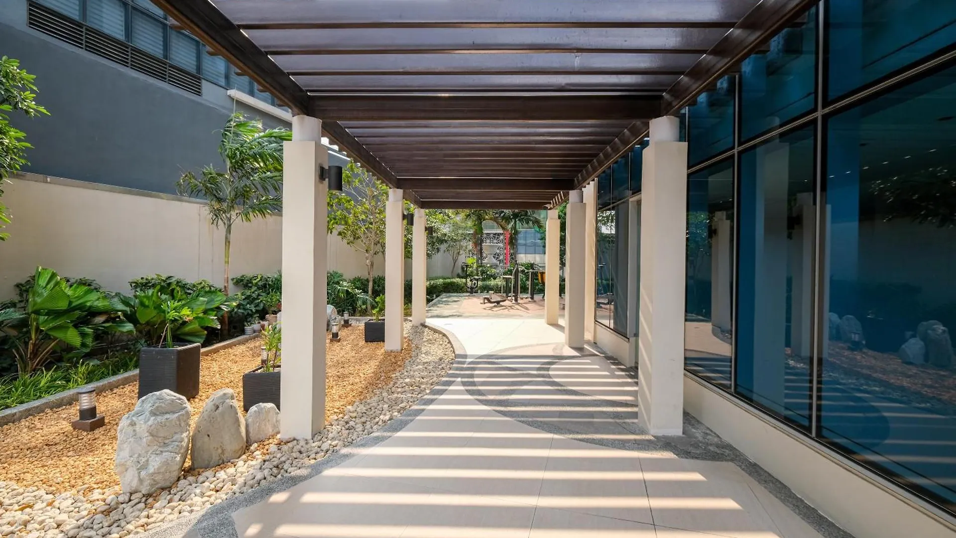 Bgc One Uptown 2Bedroom With Balcony And 1 Free Parking Manila 0*,  Philippines