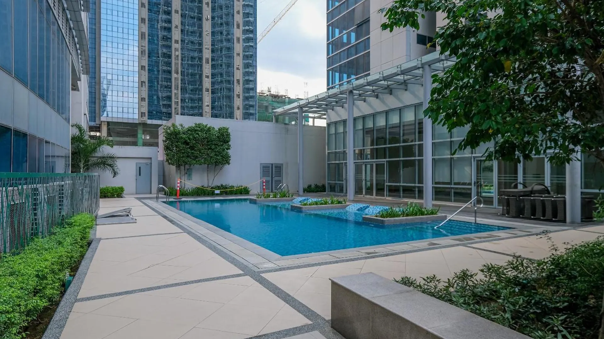 Aparthotel Bgc One Uptown 2Bedroom With Balcony And 1 Free Parking Manila Philippines