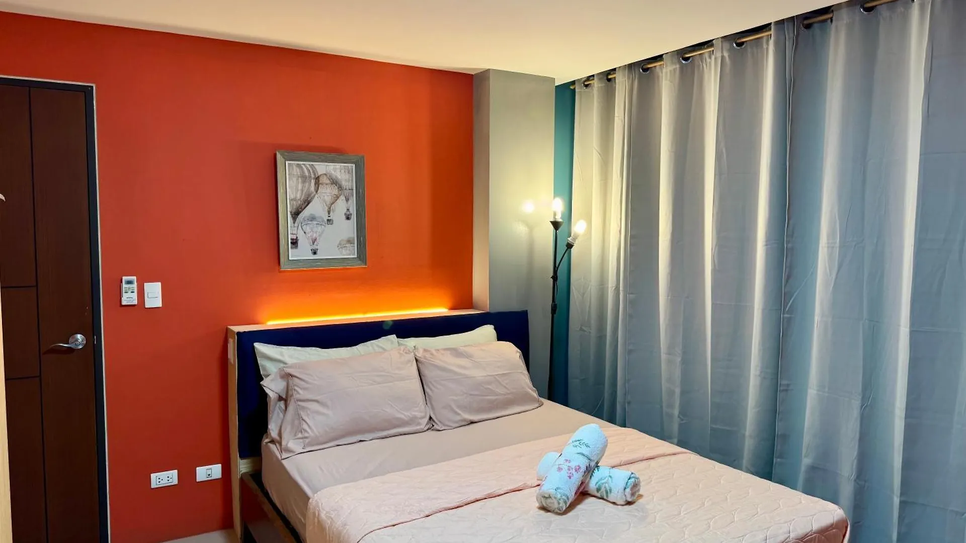 Bgc One Uptown 2Bedroom With Balcony And 1 Free Parking Manila Aparthotel