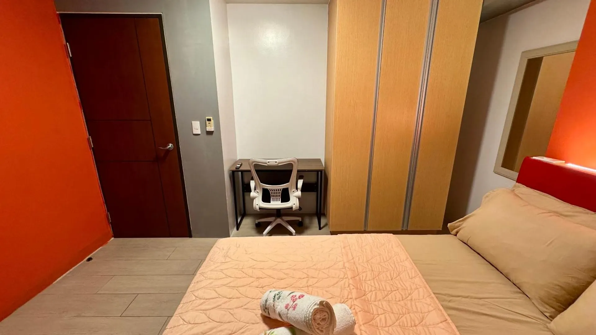 Bgc One Uptown 2Bedroom With Balcony And 1 Free Parking Manila Aparthotel