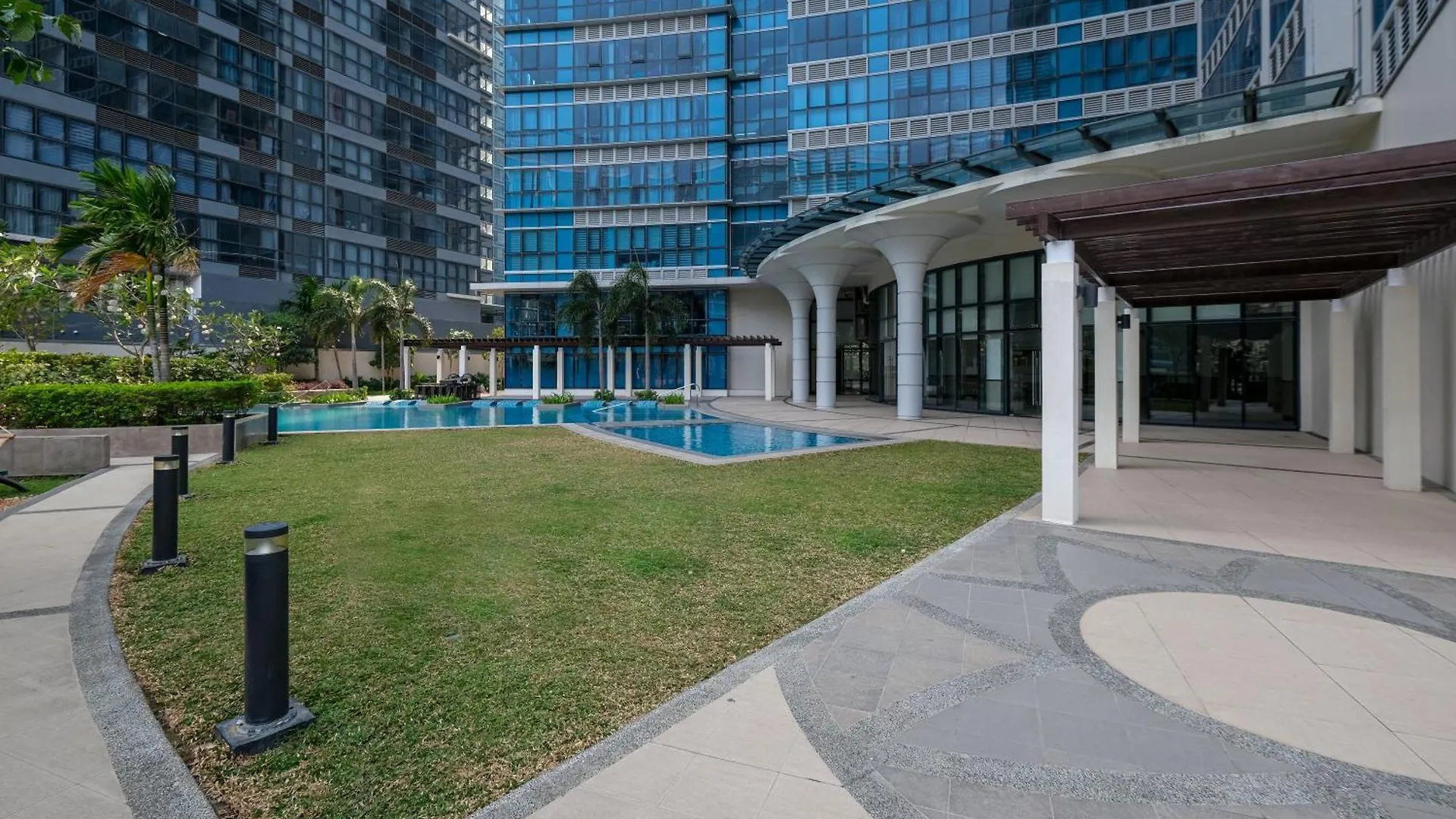 Bgc One Uptown 2Bedroom With Balcony And 1 Free Parking Manille 0*,
